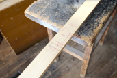 齋藤さん手作りの杖木。仏壇ごとに杖木をつくる