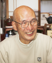 各地の工芸品が集まる展示会で、いろんな職人さんと会って話をするのが楽しみだという