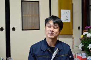 紬の達人=小松寛幸さん