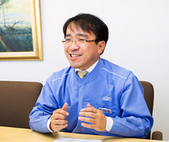 安房善彰社長室長