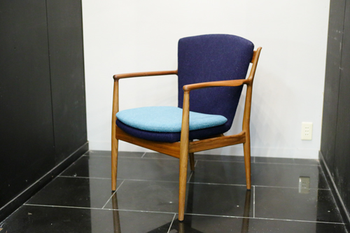 国連本部ビル会議場に納められた椅子。社内でも展示している