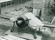 「木製おとり飛行機」写真提供／株式会社天童木工